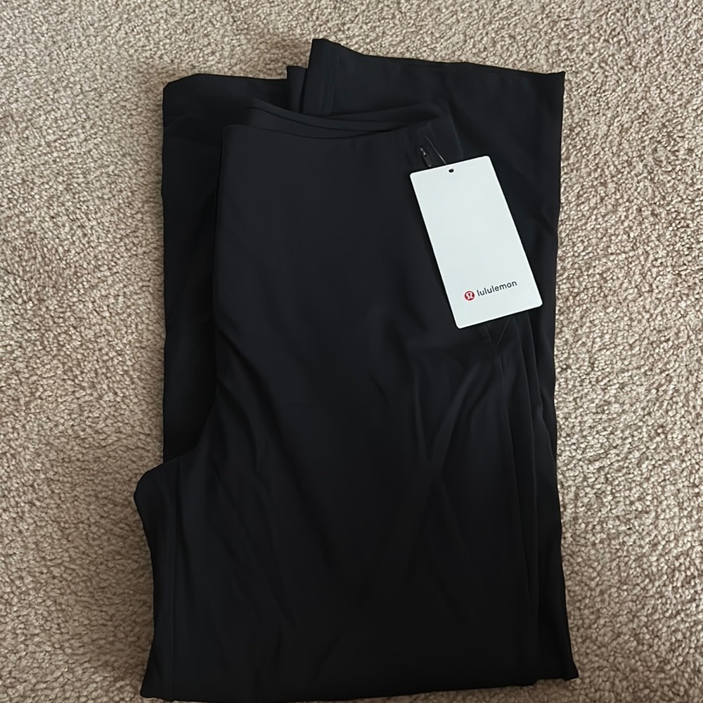 Lululemon Smooth Fit HR Pull on Crop